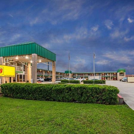 Super 8 by Wyndham Seguin Hotel Bagian luar foto