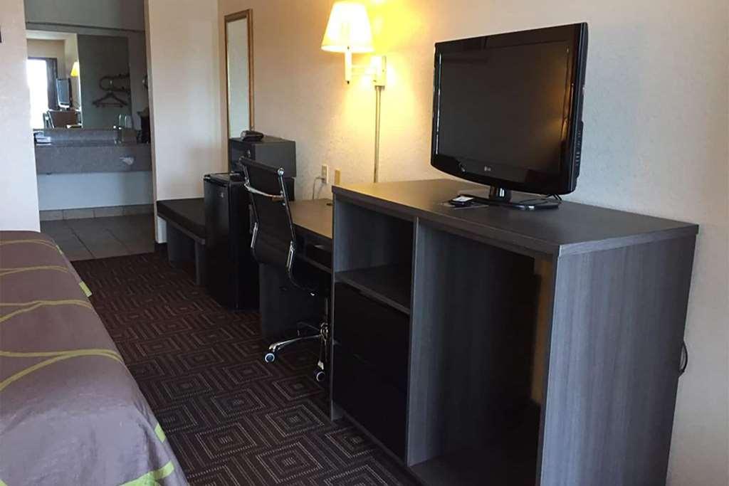 Super 8 by Wyndham Seguin Hotel Ruang foto